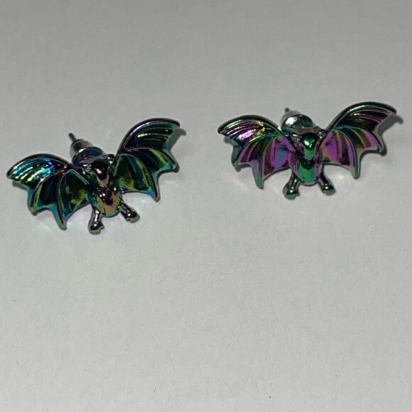 CHAMELEON CHROME BAT STUD EARRINGS - Picture 3 of 11